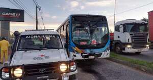 Diario HOY | Colisión de buses en carril exclusivo causó 20 heridos