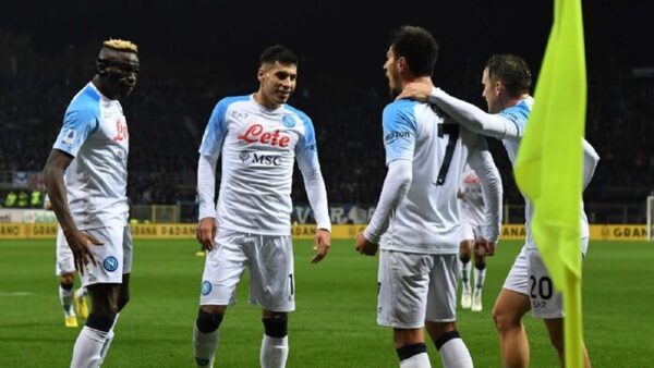 El Napoli mete presión al Atalanta