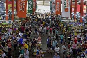 Destacan importante movimiento comercial a días de las fiestas de fin de año - Economía - ABC Color
