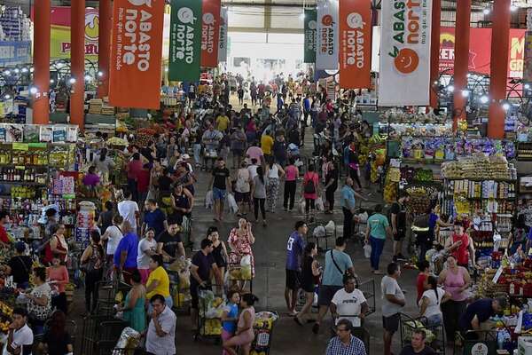 Destacan importante movimiento comercial a días de las fiestas de fin de año - Economía - ABC Color