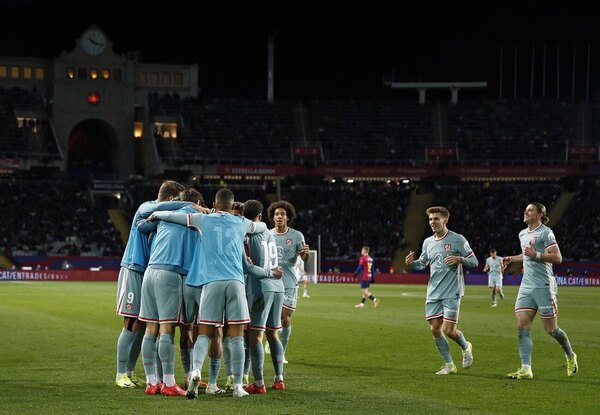 Versus / El Atlético de Madrid amarga al Barcelona y le arrebata el liderato