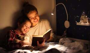 ¿El celular o un libro? - ABC Revista - ABC Color