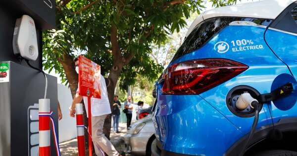 La Nación / Vehículos eléctricos cerrarán el año con una participación del 8 % en el mercado