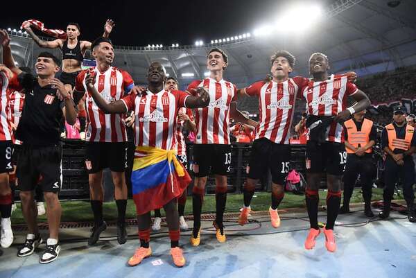 Estudiantes gana Trofeo de Campeones de Argentina con goleada sobre Vélez - Fútbol - ABC Color