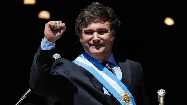 Milei suprimió 200 áreas de administración pública en su primer año de gobierno - 1000 Noticias