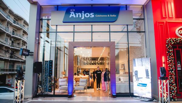 Anjos Colchones y Sofás celebra 10 años en Paraguay, con un nuevo concepto