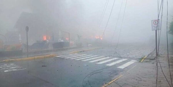 Avión se estrella en plena zona urbana de Gramado, Brasil - 1000 Noticias