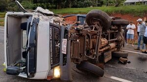 Conductor ingresa de contramano en ruta duplicada, causa choque y muere