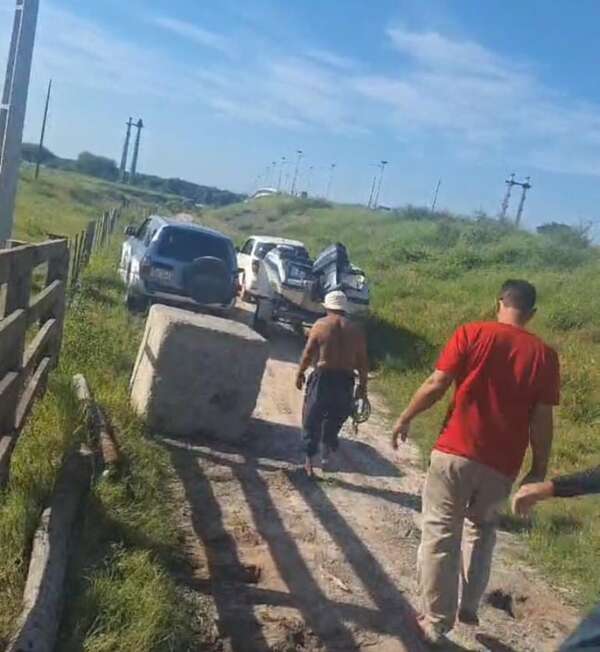 Pescadores desbloquean acceso al río Tebicuary y denuncian persecución - Nacionales - ABC Color
