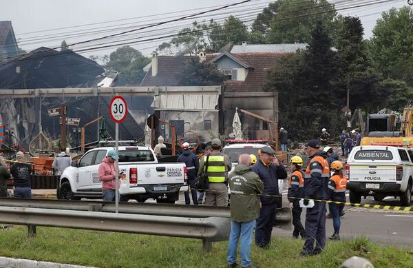 Una avioneta cayó en una zona comercial del sur de Brasil: murieron los diez pasajeros