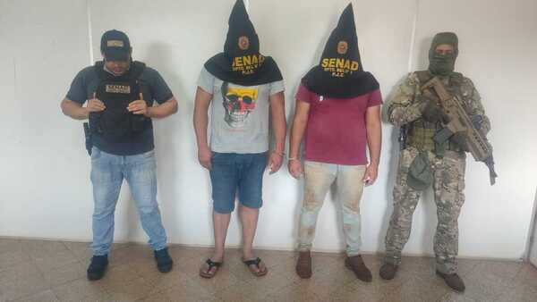 Dos detenidos con armas, drogas y dos lujosas camionetas en una vivienda de Capitán Bado