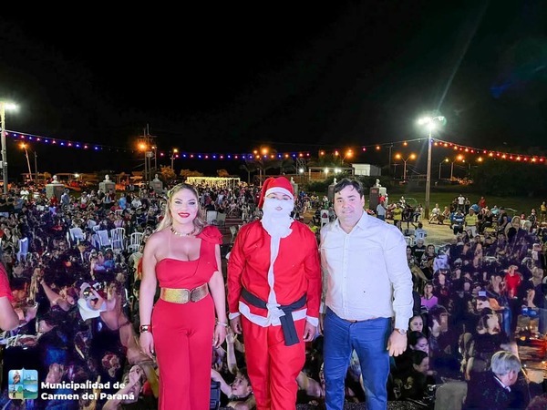 CARMEN DEL PNÁ. DA LA BIENVENIDA A LA NAVIDAD CON UN SHOW LUMINOSO - Itapúa Noticias