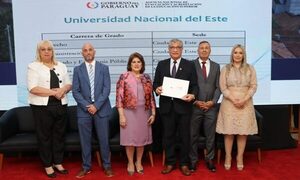 Varias carreras de la UNE fueron acreditadas por la ANEAES