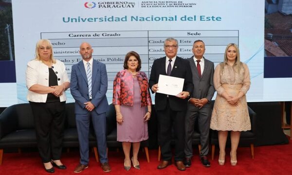 Varias carreras de la UNE fueron acreditadas por la ANEAES