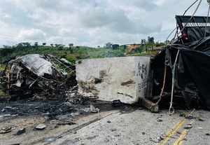 Se elevan a 41 los fallecidos tras brutal triple choque en Minas Gerais - 1000 Noticias
