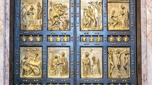 Papa abre la Puerta Santa con una ceremonia sencilla entre fuertes medidas de seguridad