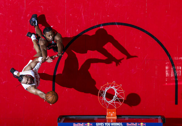 Versus / Dillon Brooks anota 27 puntos en triunfo de Houston sobre Toronto en la NBA