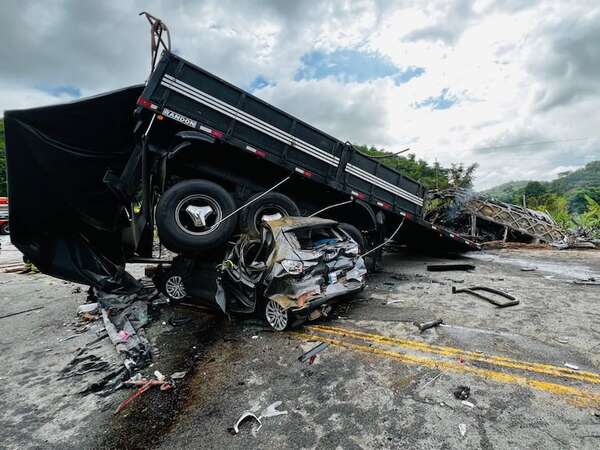 Suben a 41 los muertos en uno de los accidentes más letales de los últimos tiempos en Brasil - Mundo - ABC Color