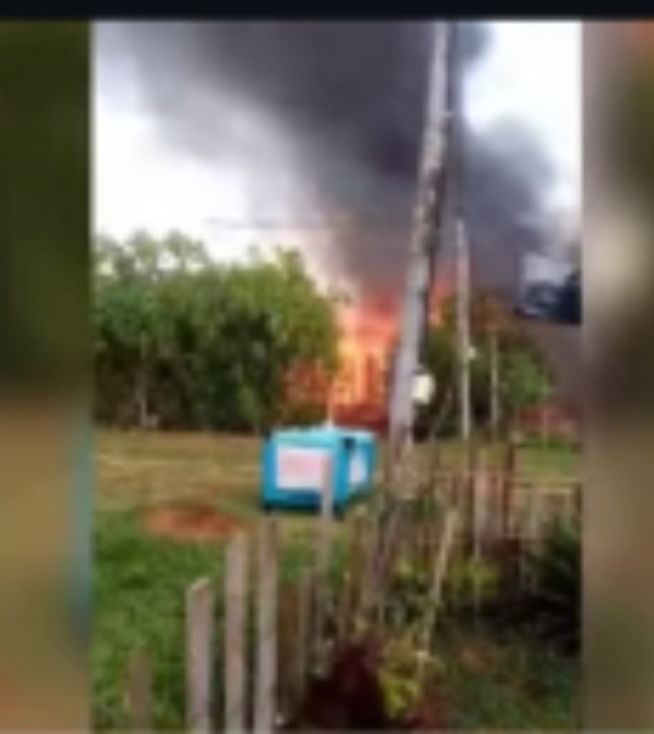 Discutió con su lapa e incendió su vivienda: Pasarán navidad sin techo y sin nada