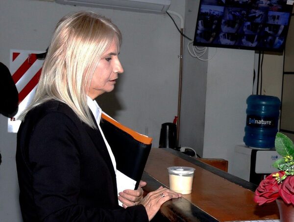 Exministra de la Senad: "el memorándum no cambia nada en la reestructuración" · Radio Monumental 1080 AM
