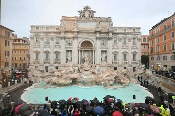 Se reabrió la fuente de Trevi en Roma, para disfrutar “sin multitudes ni confusión”  - Viajes - ABC Color