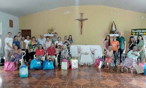 Abuelitos fueron agasajados por Navidad en Coronel Oviedo – Prensa 5