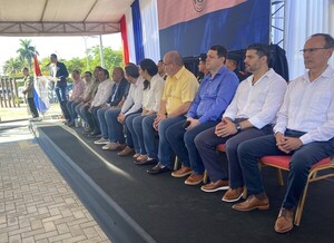 Firman contratos para ampliación de tramos, viaducto y pavimentación, que beneficiarán a Central y Caaguazú - .::Agencia IP::.