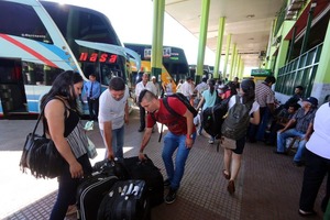 Estación de Buses de Asunción con intenso movimiento