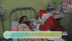 Papá Noel llevó alegría a los niños internados en el Hospital de Clínicas