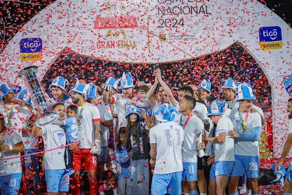 Alfio Oviedo es campeón nacional 2024 con el Bolívar - Fútbol Internacional - ABC Color