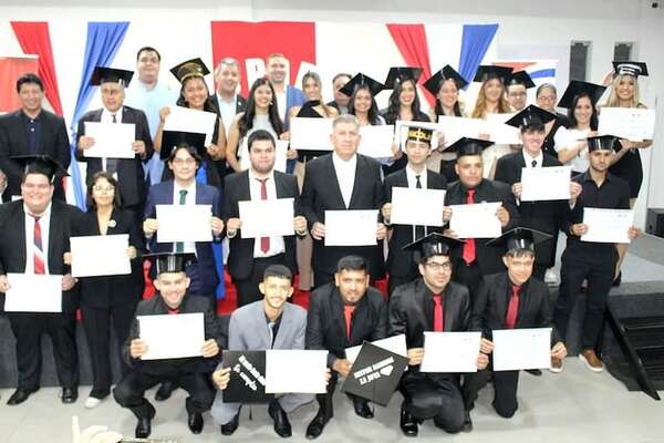 Egresaron 53 nuevos periodistas deportivos del CPDP 2024 - Polideportivo - ABC Color