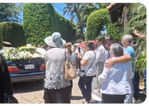 (VIDEO) Triste último adiós para el padre Aldo Trento