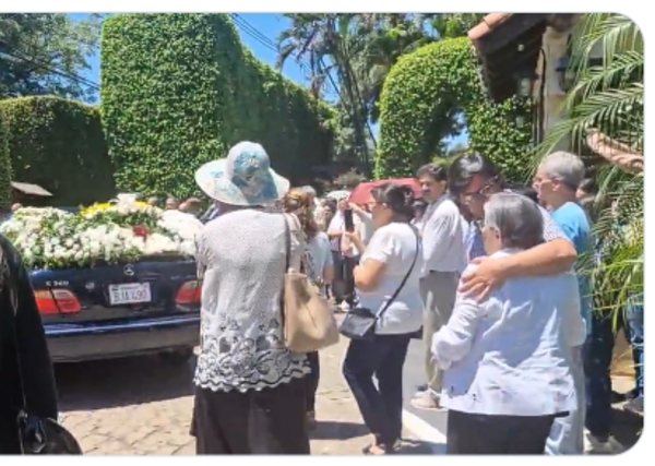 (VIDEO) Triste último adiós para el padre Aldo Trento