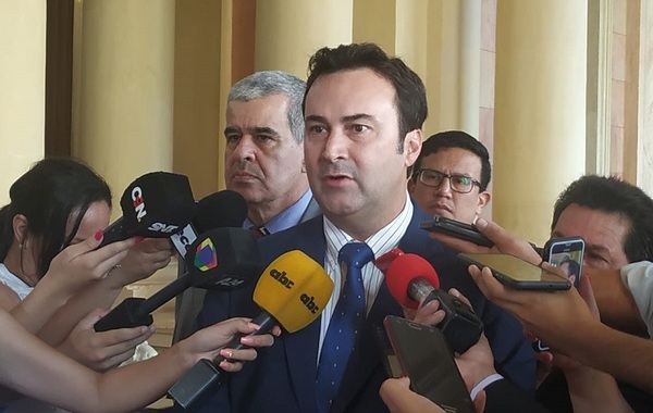Fiscalía acusa a expresidente de IPS y a su esposa por «estafa y lavado de dinero».