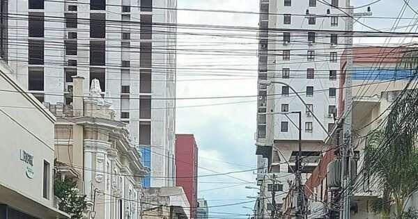 Diario HOY | Despejan la calle Tacuarí tras 4 meses de cierre
