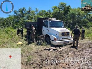 Fiscal devuelve en tiempo record camión incautado con rollos robados en Puentesiño - Policiales - ABC Color