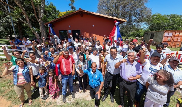 Caazapá celebra la Navidad con 121 nuevas viviendas - ADN Digital