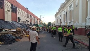 Desalojan calle del centro ocupada por campesinos desde agosto - 1000 Noticias