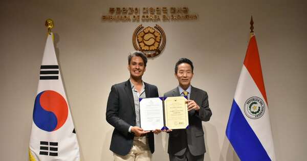 La Nación / Embajada coreana distinguió al escritor Marco Augusto Ferreira