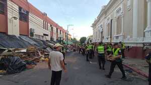 Policía desaloja calle donde acampaban campesinos para reclamar tierras al Indert