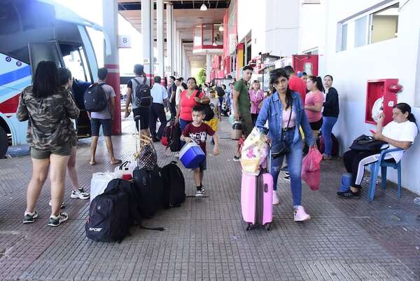 Casi medio millón de personas ya pasaron este mes por la Estación de Buses - Nacionales - ABC Color