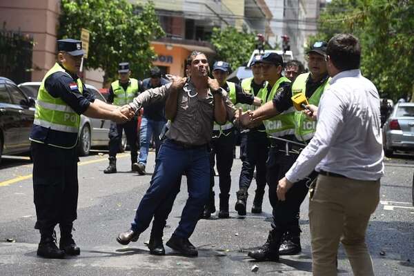 Paraguay lidera preferencia a un régimen autoritario que a uno democrático, revela Latinobarómetro - Política - ABC Color