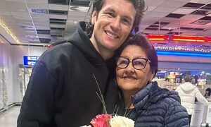¡Abrazo navideño! Nelson Haedo recibió a su mamá en Alemania