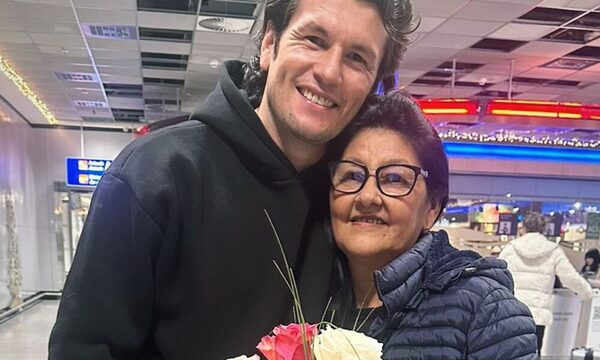 ¡Abrazo navideño! Nelson Haedo recibió a su mamá en Alemania