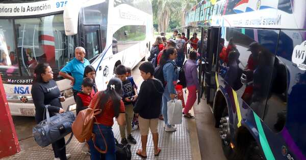 La Nación / Movimiento de buses se duplica por fiestas