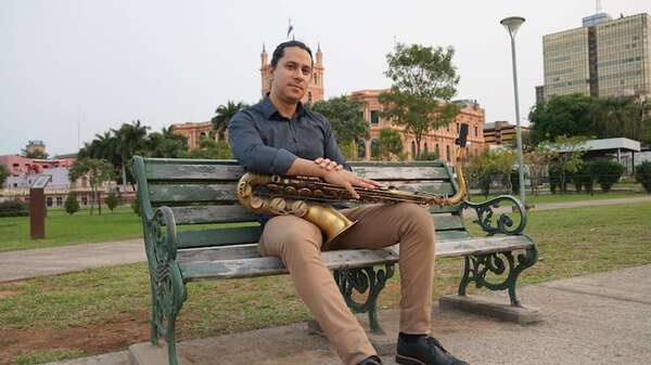 Bruno Muñoz compiló en un libro mucha música que desborda de energía - Música - ABC Color