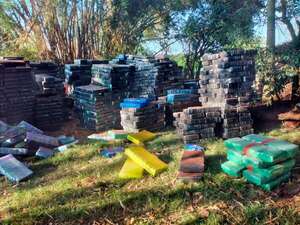 Megaincautación en Canindeyú: contabilizaron más de 40.000 kilos de marihuana prensada - Policiales - ABC Color
