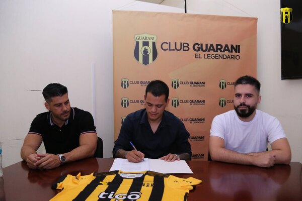 Versus / William Mendieta y un contrato "con opción para extender por más tiempo"