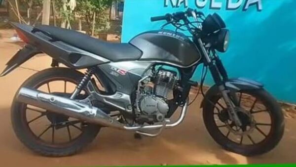 Quiso ser buen samaritano y le robaron la moto