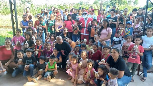 “Amigos de Jesús” entregaron más de 3.000 pan dulce en Itapúa